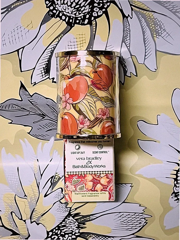 Vera Bradley Peach Scent Control Night Light Bath & Body Works Wallflower Plugin